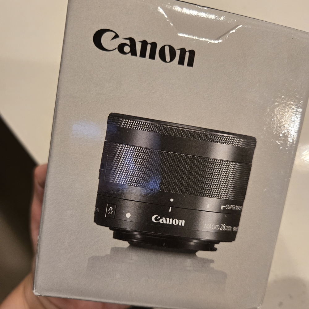 Canon EF-M 28mm f/3.5 Macro IS STM Lens
